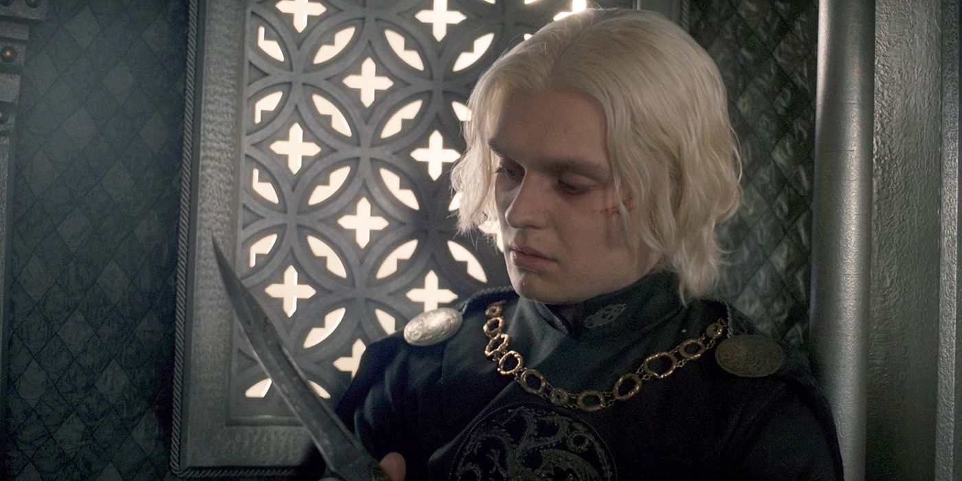 Aegon II holding the Catspaw Dagger in Episode 9 of House of the Dragon
