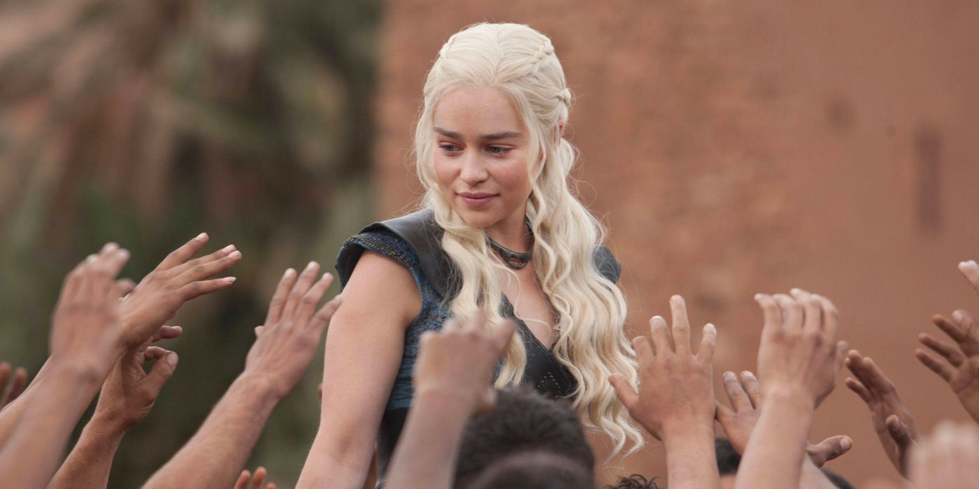 Daenerys Targaryen is revered as a savior by the freed slaves of Yunkai.