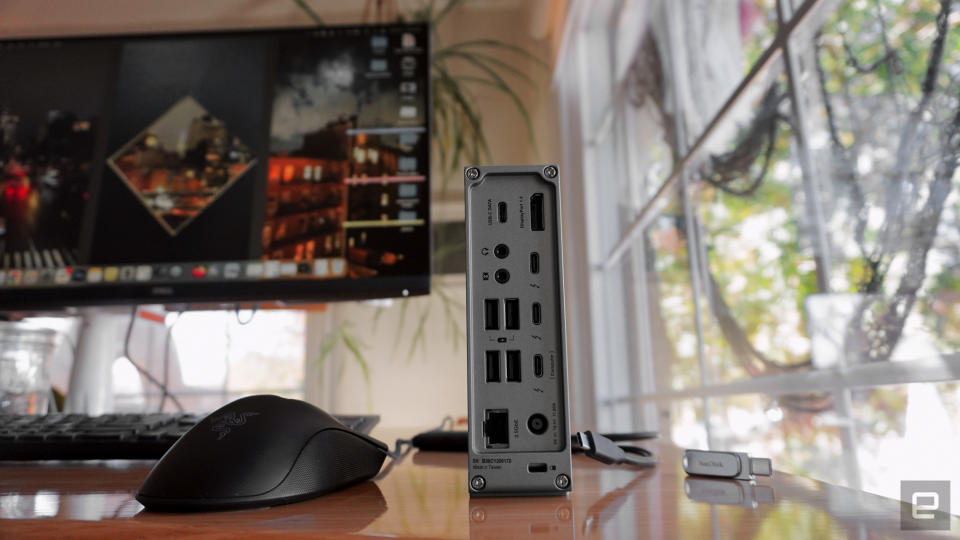 The Cal Ditgit TS4 stands upright on a desk and we can see the ports clearly. 